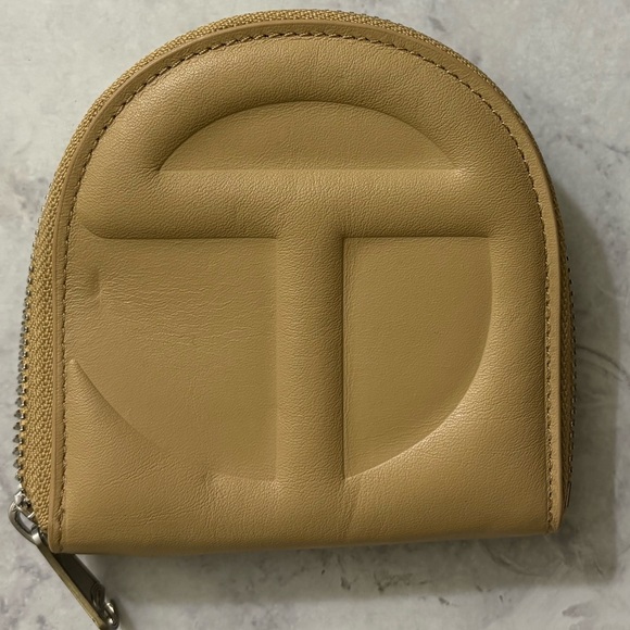 Telfar Cream Wallet - Picture 5 of 7
